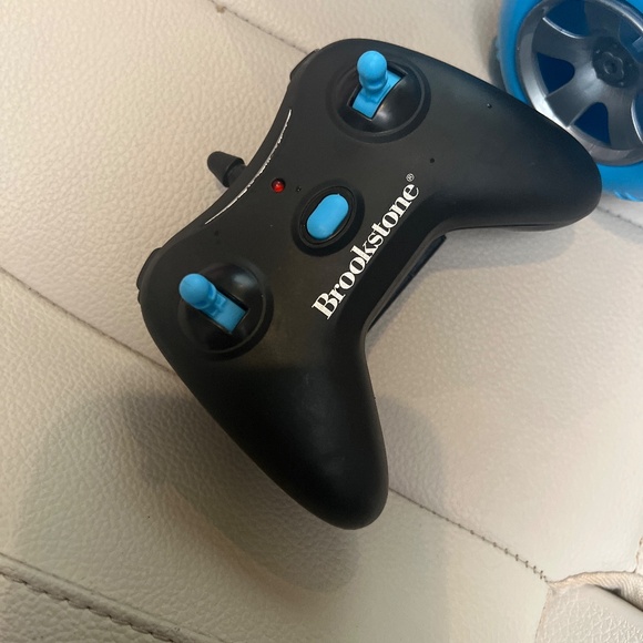 An electronic car - Picture 3 of 3